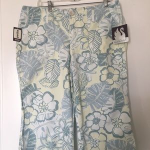 Gloria Vanderbilt NWT Capri’s